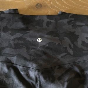 Lululemon Align SHR Short 10”; Size 8; Black Camo